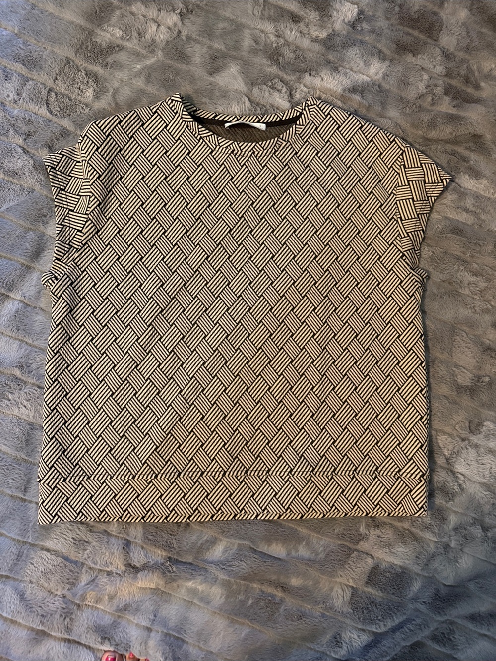 Women's Short Sleeve Geometric Tee in Black & White